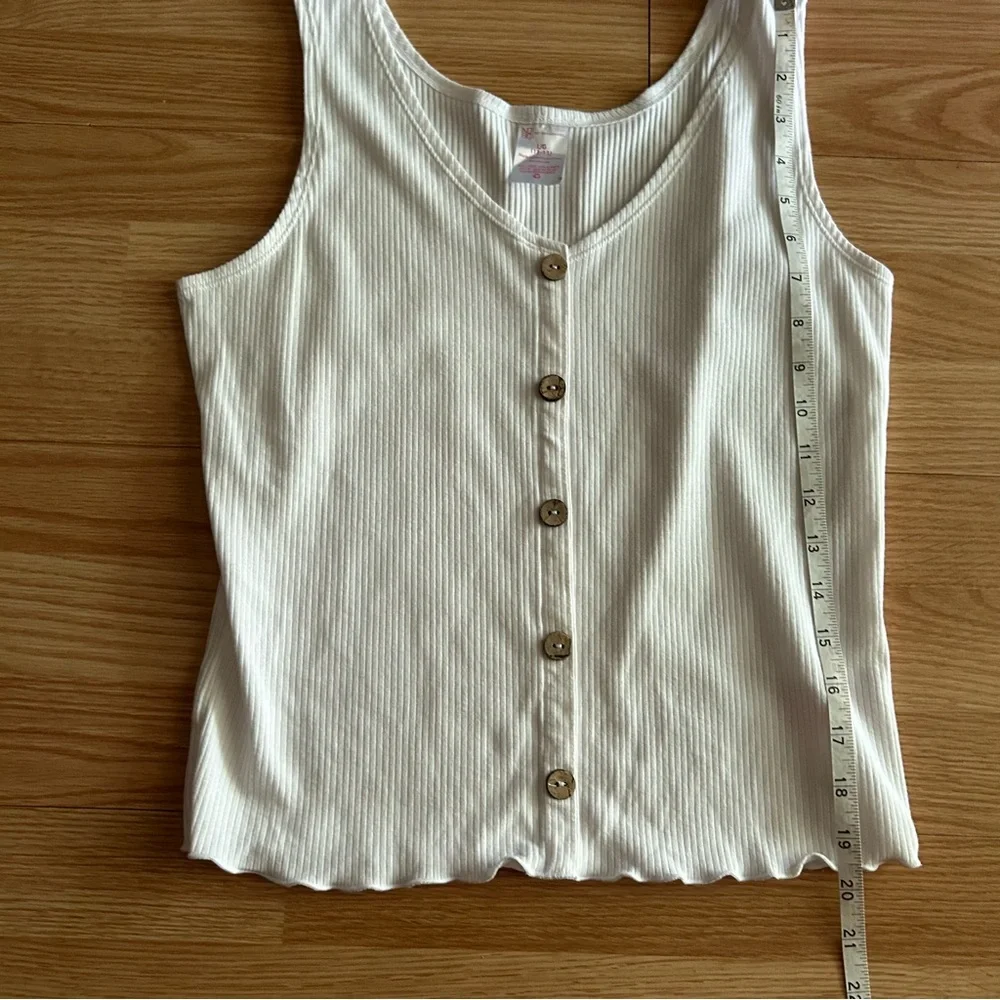 No Boundaries White Ribbed Buttoned Sleeveless Top Large